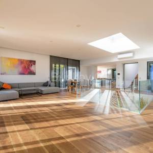 Prodaja, Zagreb,Gračani,luksuzna samostojeća vila,bazen,sauna, parking