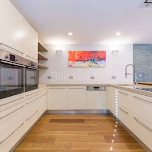 Prodaja, Zagreb,Gračani,luksuzna samostojeća vila,bazen,sauna, parking