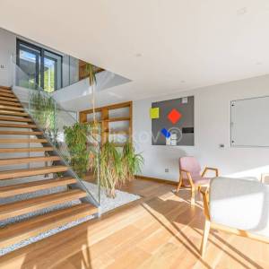 Prodaja, Zagreb,Gračani,luksuzna samostojeća vila,bazen,sauna, parking