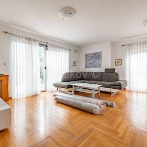 Prodaja, Zagreb,Šestine, lijepa peterosobna dvojna kuća, 4 etaže