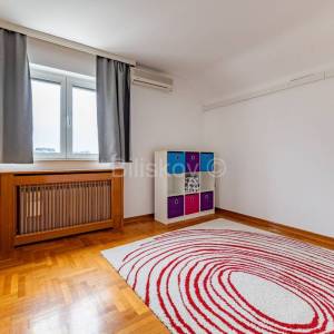 Prodaja, Zagreb,Šestine, lijep peterosoban stan dvojnoj kući, 4 etaže