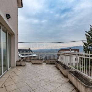 Prodaja, Zagreb,Šestine, lijep peterosoban stan dvojnoj kući, 4 etaže