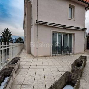 Prodaja, Zagreb,Šestine, lijep peterosoban stan dvojnoj kući, 4 etaže