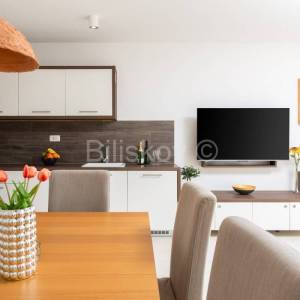 Prodaja,dvosoban stan s pogledom na more