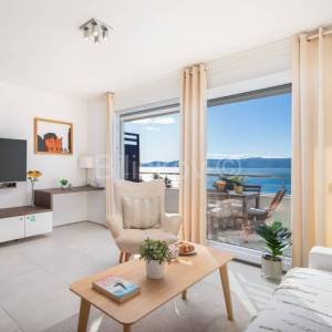 Prodaja,dvosoban stan s pogledom na more