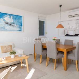 Prodaja,dvosoban stan s pogledom na more