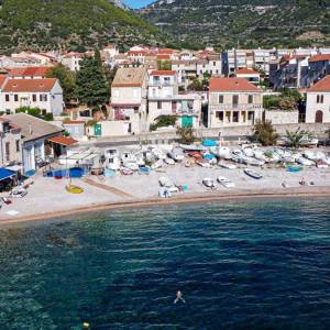 Prodaja,kuća 1.red do mora,Komiža