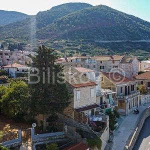 Prodaja,kuća 1.red do mora,Komiža