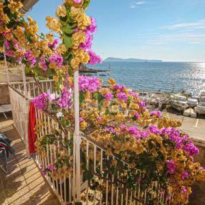 Prodaja,kuća 1.red do mora,Komiža