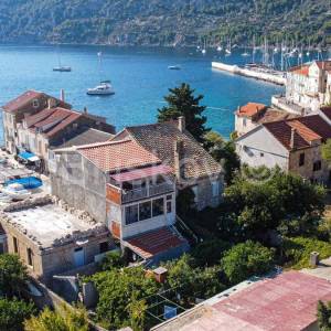 Prodaja,kuća 1.red do mora,Komiža