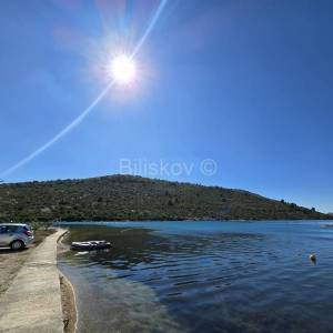 Prodaja,kuća sa velikim dvorištem,Rogoznica