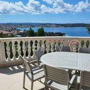 Prodaja,kuća za odmor s pogledom na more