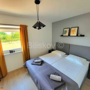 Prodaja,Labin,trosobna samostojeća kuća 102m2 s bazenom 32m2.