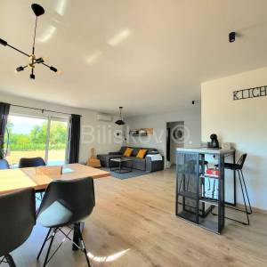 Prodaja,Labin,trosobna samostojeća kuća 102m2 s bazenom 32m2.