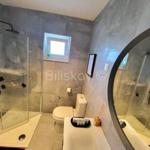 Prodaja,Labin,trosobna samostojeća kuća 102m2 s bazenom 32m2.