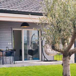 Prodaja,Labin,trosobna samostojeća kuća 102m2 s bazenom 32m2.