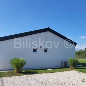 Prodaja,Labin,trosobna samostojeća kuća 102m2 s bazenom 32m2.