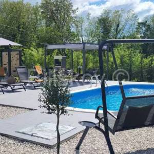 Prodaja,Labin,trosobna samostojeća kuća 102m2 s bazenom 32m2.