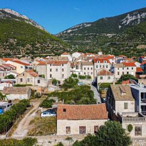 Prodaja,Mlin u centru Komiže