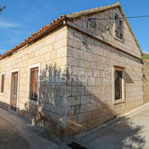 Prodaja,Mlin u centru Komiže