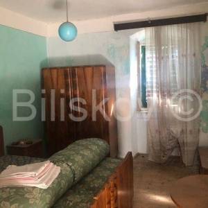 Prodaja,Sumartin,autohtona kamena kuća uz more,na građevinskoj parceli