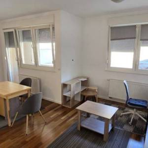 Prodaja:Zagreb-Laščina,2S stan s loggiom,spremište,dva parkirna mjesta