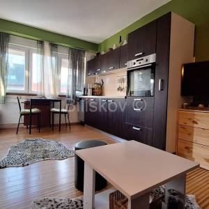 Prodaja,Zagreb,Maksimir,namješten stan 30m2, na 4 katu.