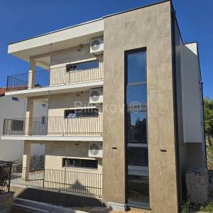 Prodaja,zgrada s 3 stana,Rogoznica