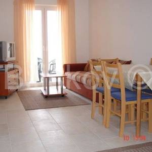 Prodaje se apartmanska kuća uz more – Mirca, otok Brač