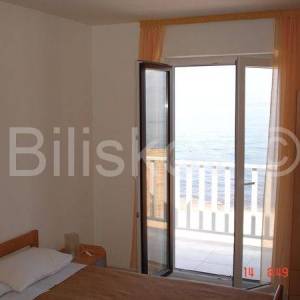 Prodaje se apartmanska kuća uz more – Mirca, otok Brač