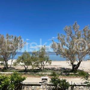 Prodaje se apartmanska kuća uz more – Mirca, otok Brač