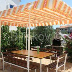 Prodaje se apartmanska kuća uz more – Mirca, otok Brač