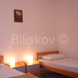 Prodaje se apartmanska kuća uz more – Mirca, otok Brač