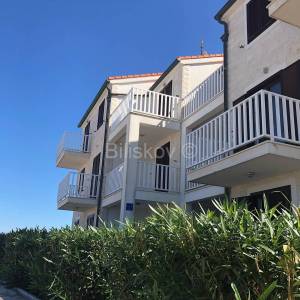 Prodaje se apartmanska kuća uz more – Mirca, otok Brač