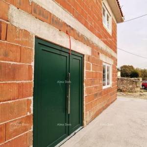 Prodaje se  atraktivna kuća u visokoj fazi gradnje, blizu Kanfanara