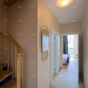 Prodaje se  dvoetažni stan, Medulin. Lokacija odlična, idealno za obitelji sa malom djecom. U neposrednoj blizini igralište za ...