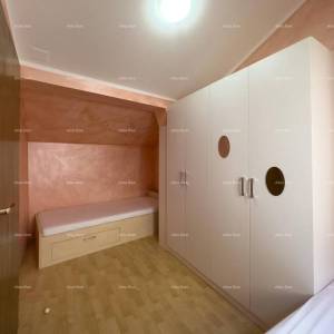 Prodaje se  dvoetažni stan, Medulin. Lokacija odlična, idealno za obitelji sa malom djecom. U neposrednoj blizini igralište za ...