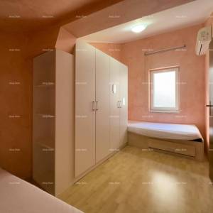 Prodaje se  dvoetažni stan, Medulin. Lokacija odlična, idealno za obitelji sa malom djecom. U neposrednoj blizini igralište za ...