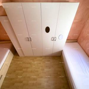 Prodaje se  dvoetažni stan, Medulin. Lokacija odlična, idealno za obitelji sa malom djecom. U neposrednoj blizini igralište za ...