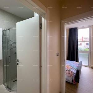 Prodaje se  dvoetažni stan, Medulin. Lokacija odlična, idealno za obitelji sa malom djecom. U neposrednoj blizini igralište za ...