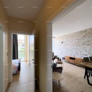 Prodaje se  dvoetažni stan, Medulin. Lokacija odlična,  idealno za obitelji sa malom djecom. U neposrednoj blizini hotela Arkus...