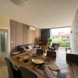 Prodaje se  dvoetažni stan, Medulin. Lokacija odlična,  idealno za obitelji sa malom djecom. U neposrednoj blizini hotela Arkus...