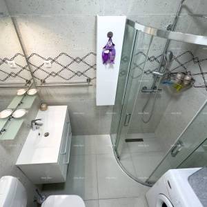 Prodaje se  dvoetažni stan, Medulin. Lokacija odlična,  idealno za obitelji sa malom djecom. U neposrednoj blizini hotela Arkus...