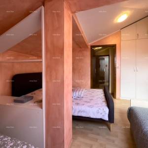 Prodaje se  dvoetažni stan, Medulin. Lokacija odlična,  idealno za obitelji sa malom djecom. U neposrednoj blizini hotela Arkus...