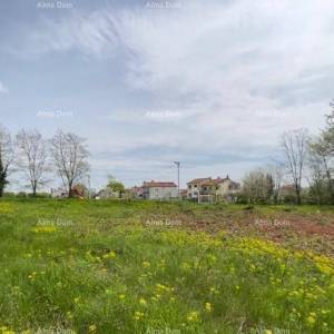 PRODAJE SE GRAĐEVINSKO ZEMLJIŠTE S PROJEKTOM – Barban (1.010 m²)