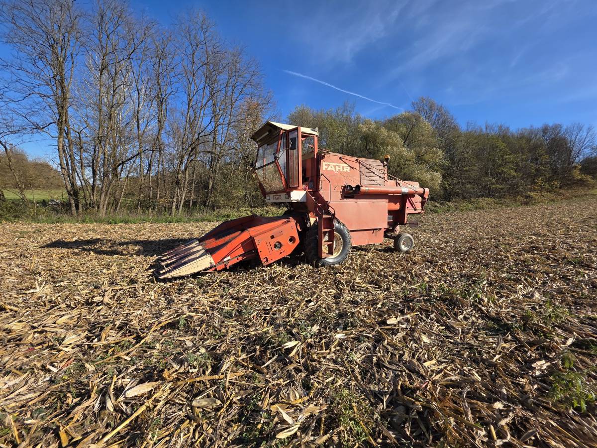 Prodaje se kombajn Fahr M 1000