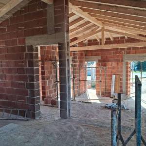 Prodaje se kuća prizemnica s bazenom u tijeku izgradnje