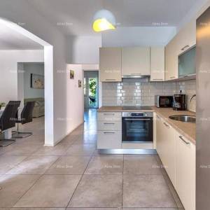 Prodaje se kuća s bazenom i pogledom na more – Ližnjan