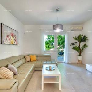 Prodaje se kuća s bazenom i pogledom na more – Ližnjan