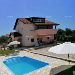 Prodaje se kuća sa bazenom, Peroj